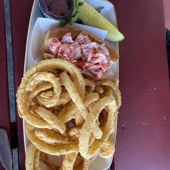 Lobsta Land - Lobster roll with onion rings - Seafood Near Me - Gloucester, Massachusetts Lobsta Land - Lobster roll with onion rings - Seafood Near Me - Gloucester, Massachusetts