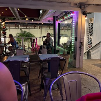 Leahi Bar & Grill - Live music - Bars Near Me - Honolulu, Hawaii