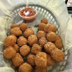 McMinn's Irish Pub - Hot cheese balls