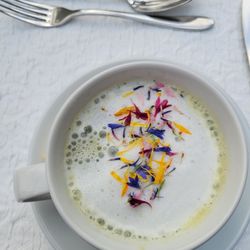 Restaurant Bären - Cappuccino style nettle soup.