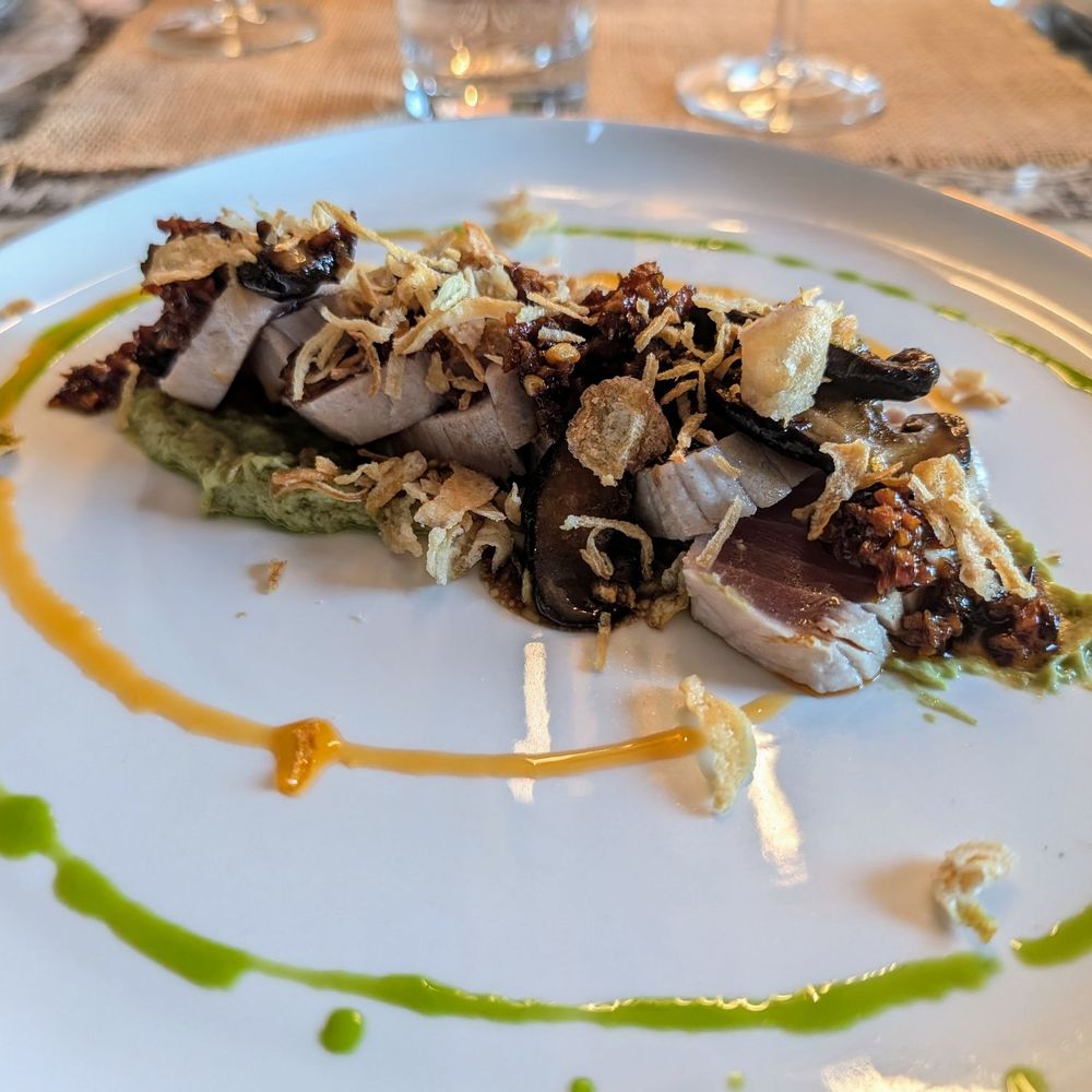 Luis Lopez Private Chef - Tuna tataki, avocado emulsion, salsa ponzu, shiitake mushrooms, crispy shallots, and XO sauce - Personal Chefs Near Me