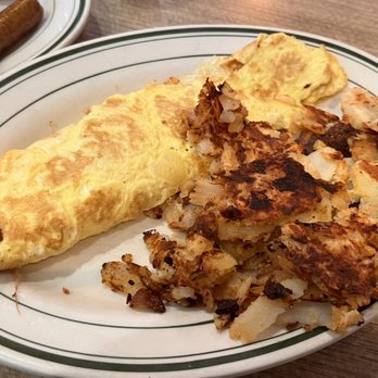 Oakwood Diner - an omelet and hash browns - Diners Near Me - Staten Island, New York Oakwood Diner - an omelet and hash browns - Diners Near Me - Staten Island, New York