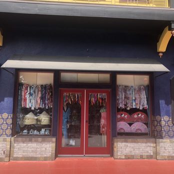 Bruce Lee Statue - Cool shops - Landmarks & Historical Buildings Near Me - Los Angeles, California