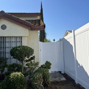 Customize Vinyl Fencing - New side gate. - Fences & Gates Near Me - Northridge, California