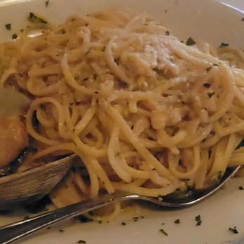 Rocco's Little Italy - Linguine w/white wine clam sauce - Italian Near Me - Tinley Park, Illinois Rocco's Little Italy - Linguine w/white wine clam sauce - Italian Near Me - Tinley Park, Illinois