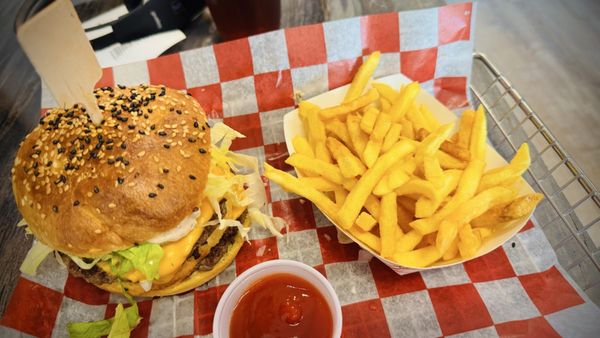 BAD AS'S BURGERS by null