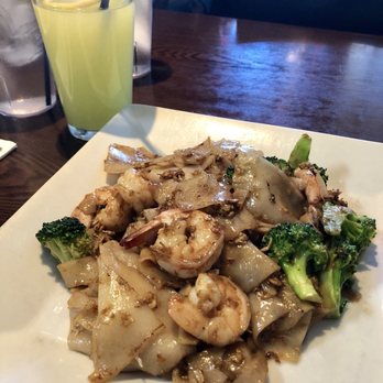 Charm Thai - Pad see ew, with shrimp. Lemonade to drink - Thai Near Me - Silver Spring, Maryland