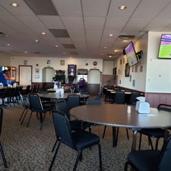 Panorama - Restaurant area (4 TVs, big bathrooms, mini arcade area)
