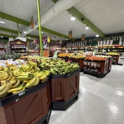 El Rancho Supermarket - High-quality vegetables--very clean and tender.