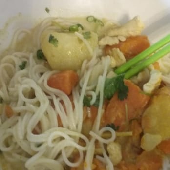 Hanoi Kitchen - Yellow curry with noodles - Vietnamese Near Me - Portland, Oregon Hanoi Kitchen - Yellow curry with noodles - Vietnamese Near Me - Portland, Oregon