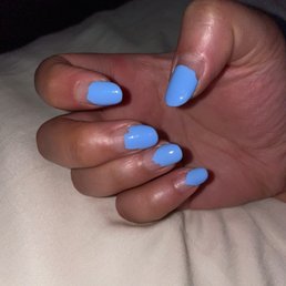 Gel nails less than a week after the manicure Gel nails less than a week after the manicure