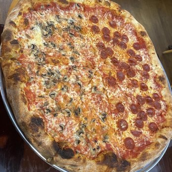 Rosalee’s Pizzeria - Half mushroom half pepperoni pizza - Pizza Near Me - Longmont, Colorado