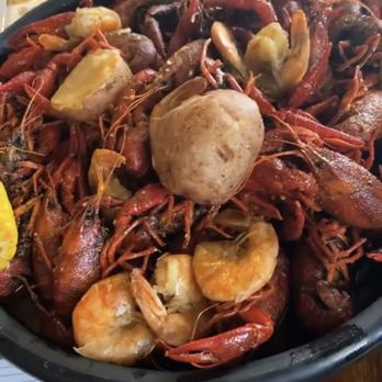 Buffalo Run - 3lbs Cajun garlic Butter with shrimp - Sports Bars Near Me - Spring, Texas Buffalo Run - 3lbs Cajun garlic Butter with shrimp - Sports Bars Near Me - Spring, Texas