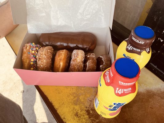 M & T Donut Shop by null