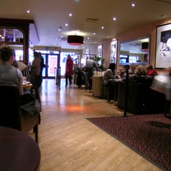 Costa Coffee - Sonntagsnachmittags im Costa Coffee in Aberystwyth.