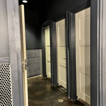 Barlines - Women's restroom - New American Near Me - Nashville, Tennessee