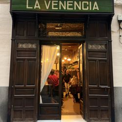 La Venencia - Exterior view looking in.