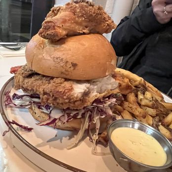 The Hive Social - Fried Chicken Sandwich - Coffee & Tea Near Me - Oregon City, Oregon