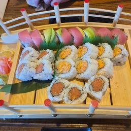 Spicy tuna roll, spicy crab roll, Dancing tuna roll