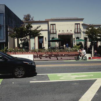 Urth Caffé - Breakfast & Brunch Near Me - Santa Monica, California
