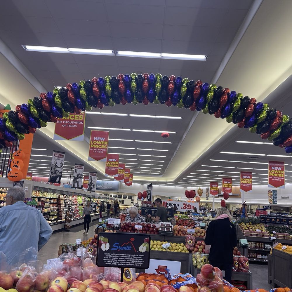 Hy-Vee - The Arch of Welcome! - Grocery Near Me - West Des Moines, Iowa Hy-Vee - The Arch of Welcome! - Grocery Near Me - West Des Moines, Iowa