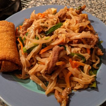 Yangtze - A huge portion of Beef Pad Thai and an eggroll; yum! - Dim Sum Near Me - St. Louis Park, Minnesota Yangtze - A huge portion of Beef Pad Thai and an eggroll; yum! - Dim Sum Near Me - St. Louis Park, Minnesota
