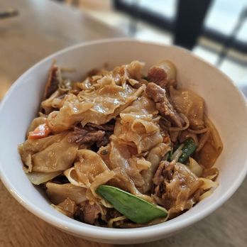 Madison Wok - Beef chow fun - Chinese Near Me - Madison, New Jersey Madison Wok - Beef chow fun - Chinese Near Me - Madison, New Jersey