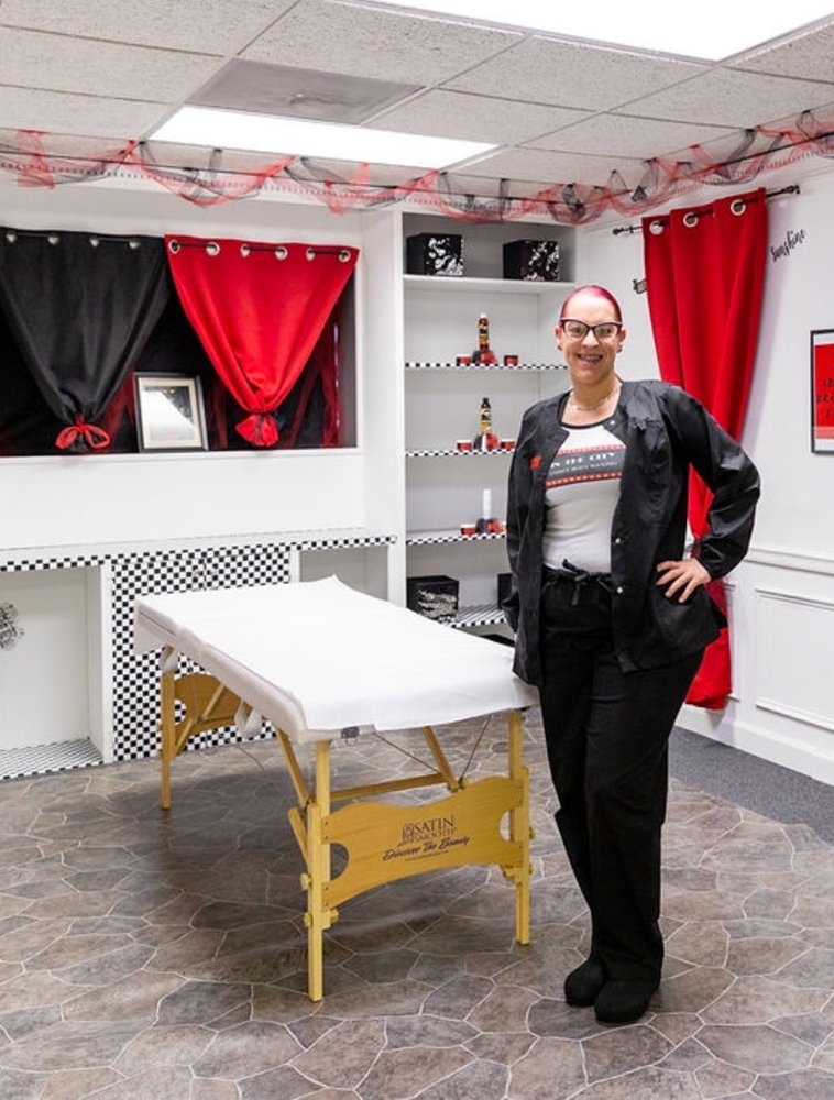 Brazilian Wax Bar  Logo