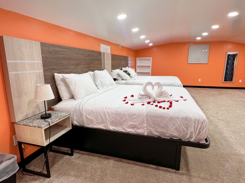 THE HOLLYWOOD MOTEL Updated September 2024 43 Photos & 10 Reviews