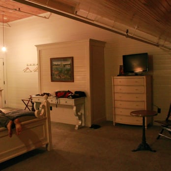 McCloud River Mercantile Hotel - the attic room :) - Hotels Near Me - McCloud, California