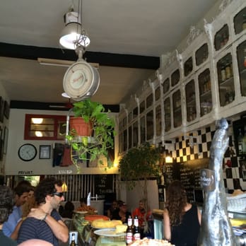 La Peseta - Esperando a la actuación en directo. - Tapas Bars Near Me - Valencia, V