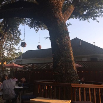 District 7 Grill - Outdoor seating on a beautiful day! - Burgers Near Me - Houston, Texas