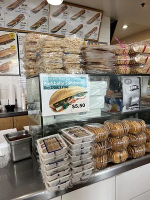Banh Mi & Che Cali by null
