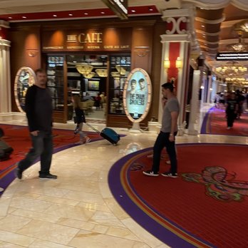 Wynn Plaza Shops - Shopping Centers Near Me - Las Vegas, Nevada
