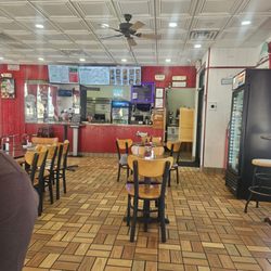 Fratelli's Pizzeria - Inside