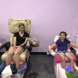 Pink & White Nails Spa - Lily's first time get the pedicure