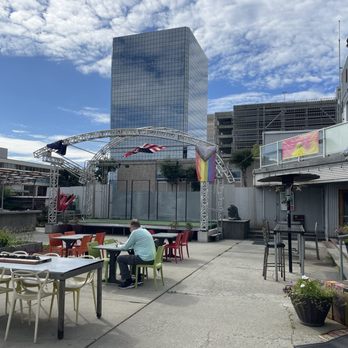 Bernie's Bungalow Lounge