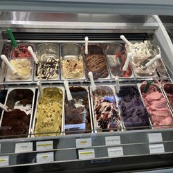 Stella Luna Gelato Cafe - Gelato