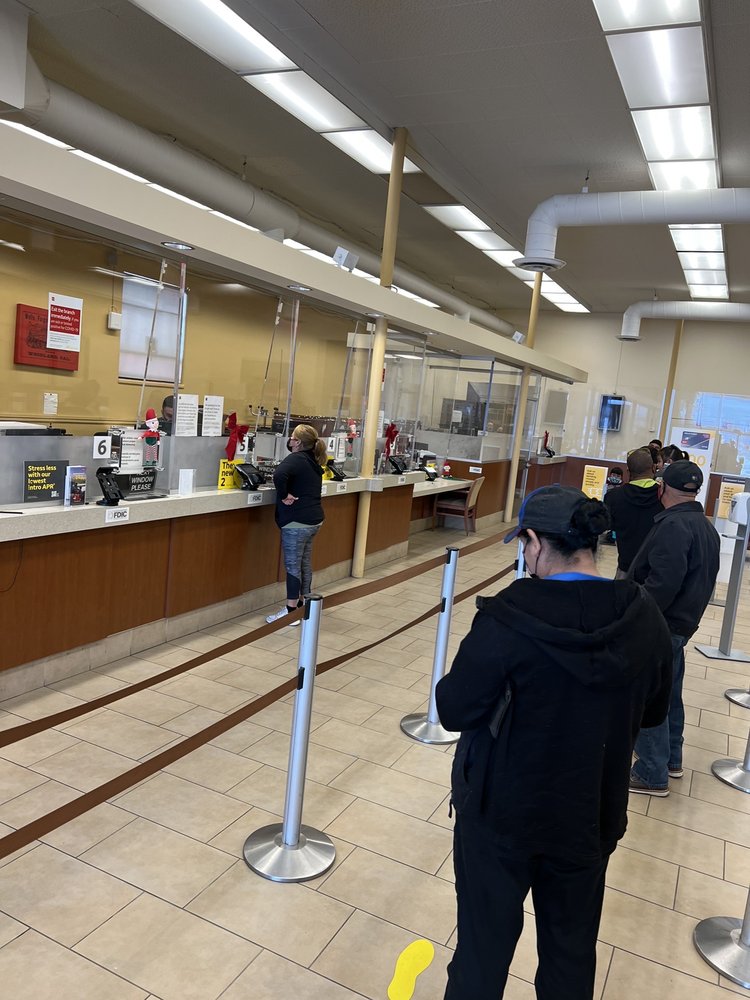 WELLS FARGO BANK Updated August 2024 14 Photos & 59 Reviews 321 E