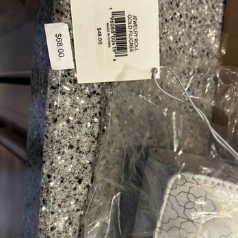 Kendra Scott - Huge markup - Accessories Near Me - Austin, Texas