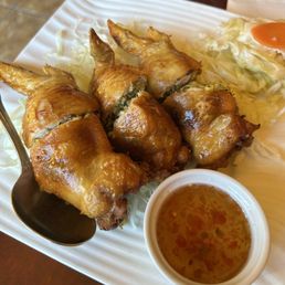 Slaap Moarn Borg - stuffed chicken wings Slaap Moarn Borg - stuffed chicken wings