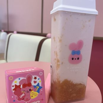 UMe Tea - White peach yogurt drinks, free mini figure - Bubble Tea Near Me - San Jose, California