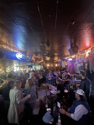 Dusty's Bar by null