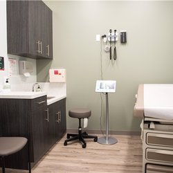 Rapid Response Urgent Care - Rapid Response urgent care Exam Room