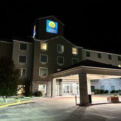 Comfort Inn & Suites - Looks nice in the dark but don't go inside