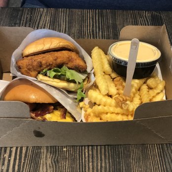 Shake Shack - American Near Me - East Elmhurst, New York