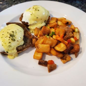 Stratus Restaurant & Bar - Eggs Benedict with sausage substitute - Bars Near Me - Carlsbad, California Stratus Restaurant & Bar - Eggs Benedict with sausage substitute - Bars Near Me - Carlsbad, California