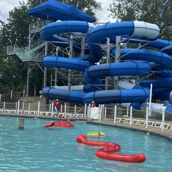 Cedar Point Shores - Nice: almost empty activities pool.. with another closed slide... - Water Parks Near Me - Sandusky, Ohio