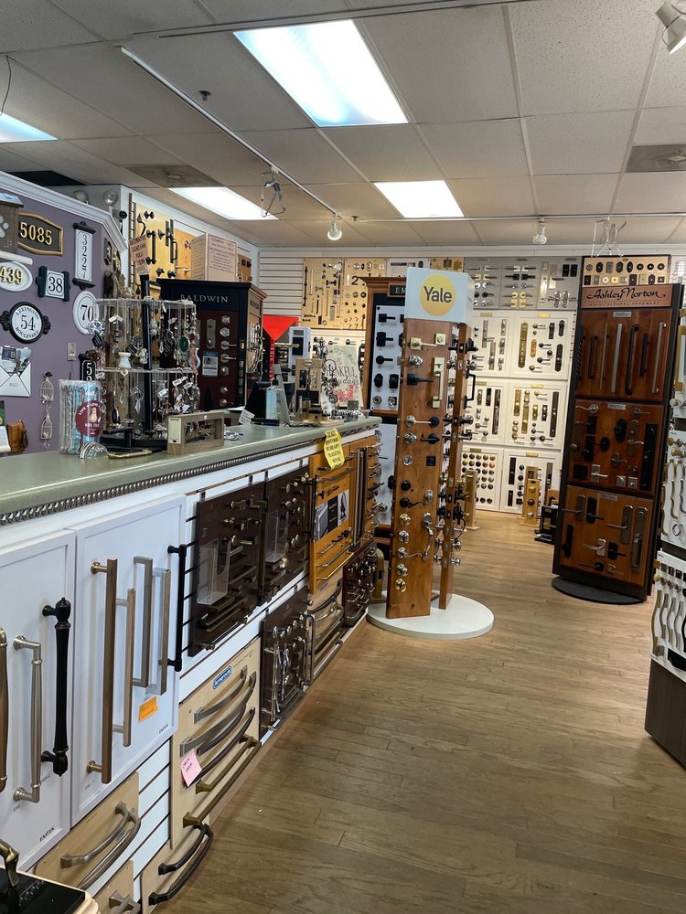 THE KNOBBERY Updated May 2024 32 Reviews 930 W Nw Hwy, Arlington