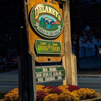 Delaney's Hole in the Wall - American Near Me - North Conway, New Hampshire